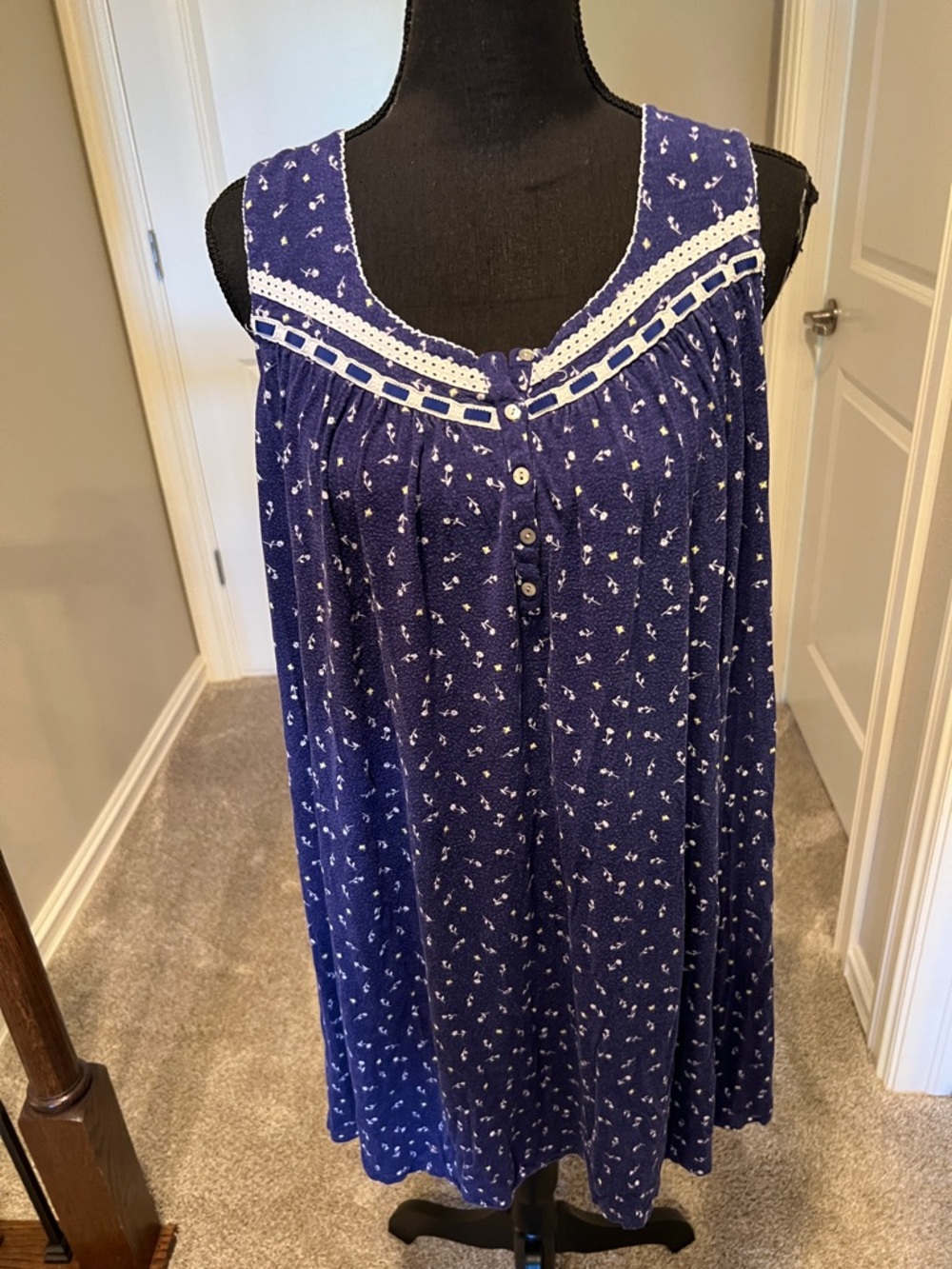 🎯croft & barrow Navy and White Sleeveless Button-Front Nightgown